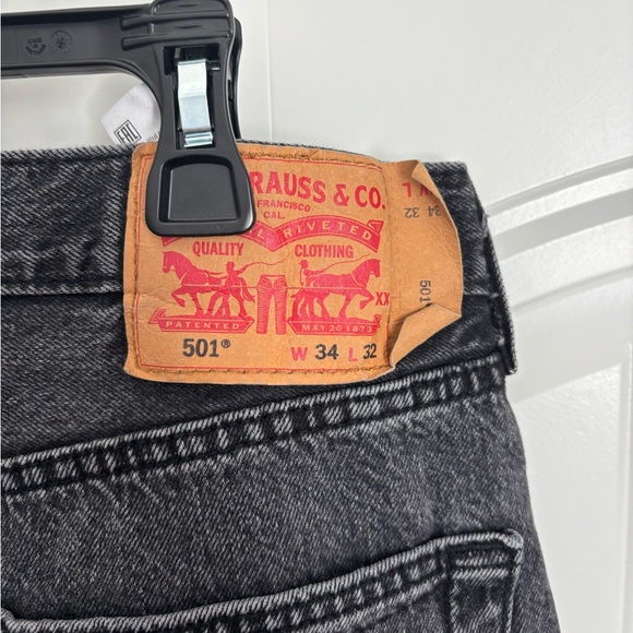 Levi's Men's Charcoal Straight Jeans - Picture 3 of 3